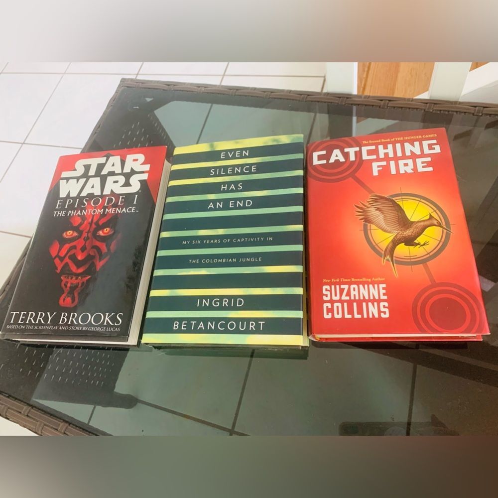 Bundle x3 Books Even Silence Star Wars Hunger Games
